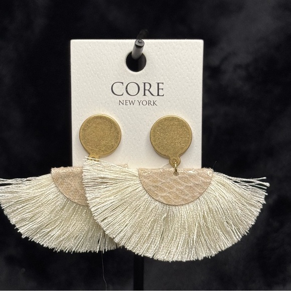 🌴 Gold and Cream Fringe Earrings - Picture 3 of 3